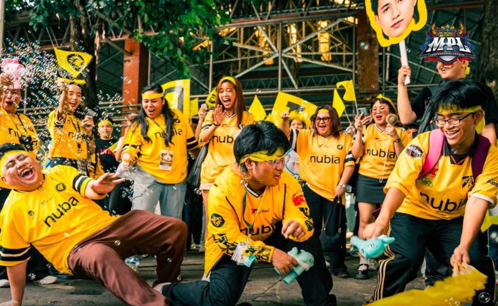 Team fans in yellow jerseys celebrating at MPL Philippines Season 17 event