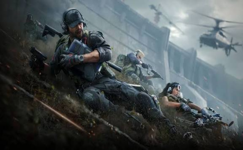 Tactical squad in combat gear engaged in PvPvE gameplay with helicopter and urban environment